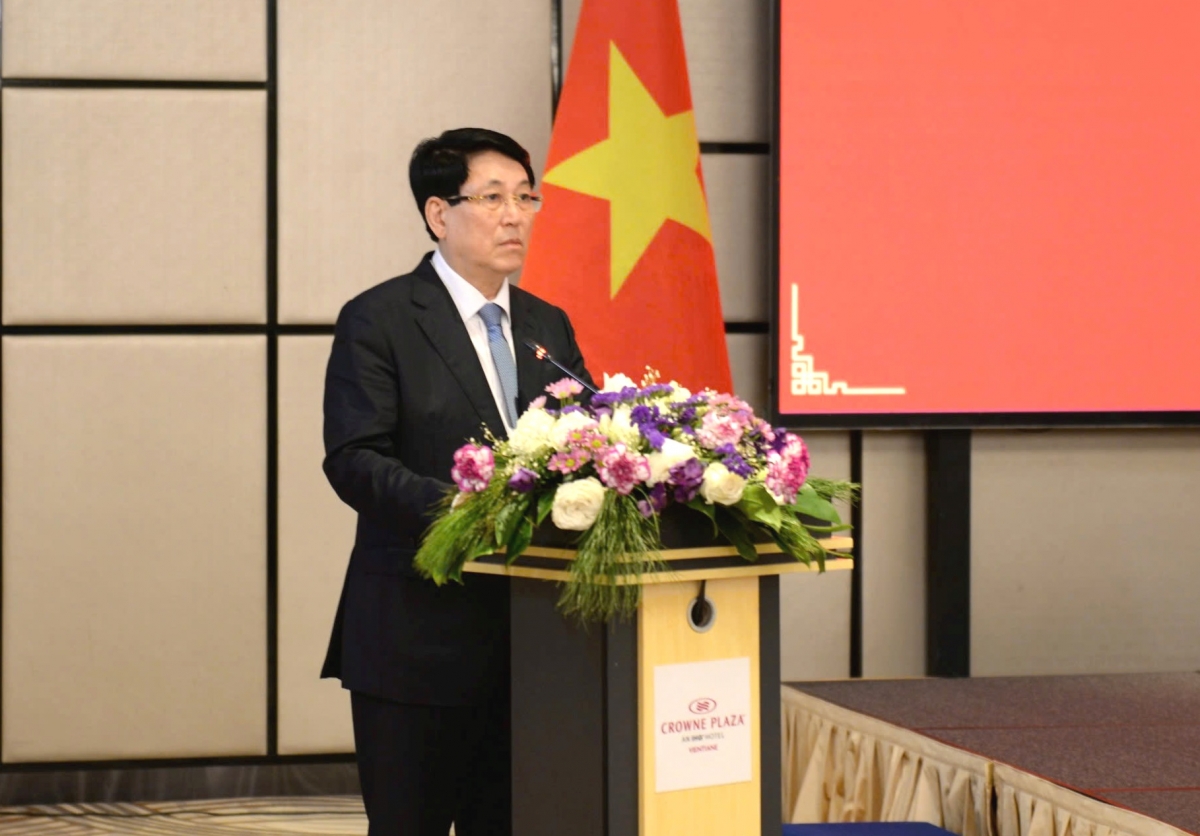 Chủ tịch nước Lương Cường gặp gỡ cộng đồng và doanh nghiệp Việt Nam tại Lào